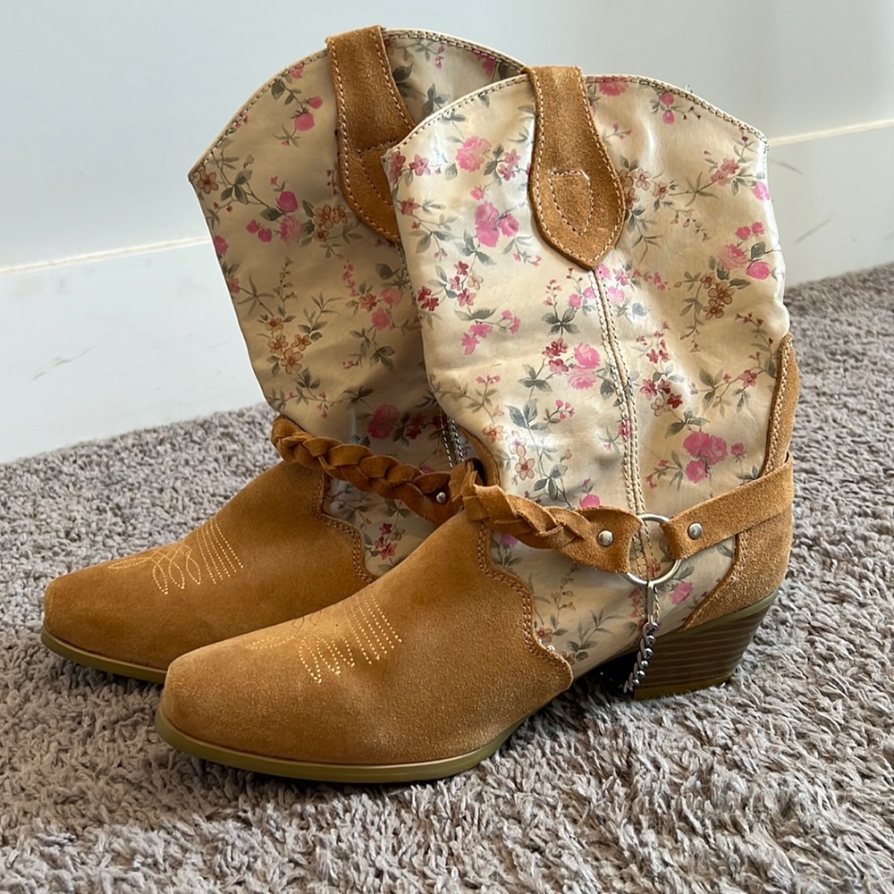 Womens floral cowboy boots size 8 m